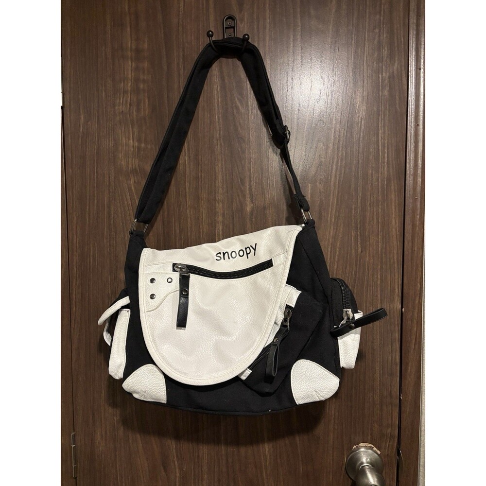 Snoopy Women’s Messenger Bag Crossbody Bag In Black & White